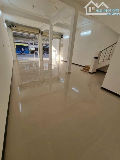 Bán Nhà Mặt Tiền kinh doanh 3 tầng đường Đặng Tất,Nha Trang  Ngang gần 7m. Diện tích: 65m2 - 2