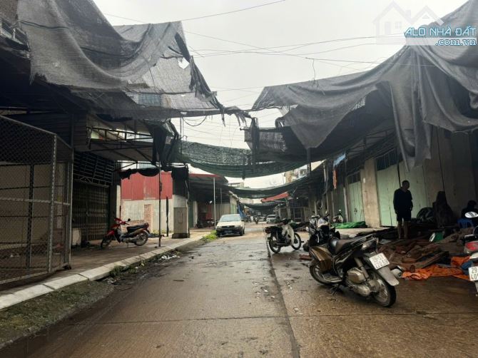 DUY NHẤT ● .TẠI CHỢ GỖ LÀN 2 HƯỚNG ĐÔNG NAM - 2