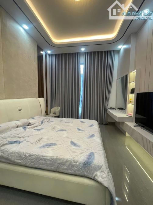 NHÀ 01 TRỆT 02 LẦU NGUYỄN TRÃI - VỊ TRÍ ĐẸP - 7,78x18,5m(NỞ HẬU 16M) - 3