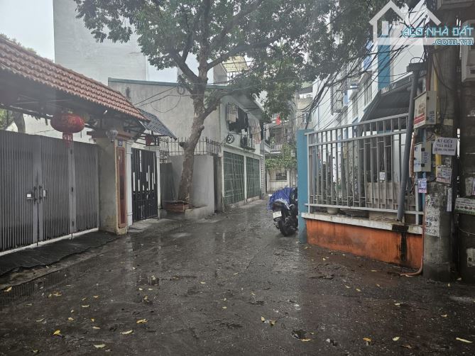 NGỌC THUỴ CÒN SÓT LẠI MẢNH ĐẤT ĐẸP-Ô TÔ VÀO ĐẤT- DT:100 Mét- GIÁ 10 TỶ NHỈNH - 3