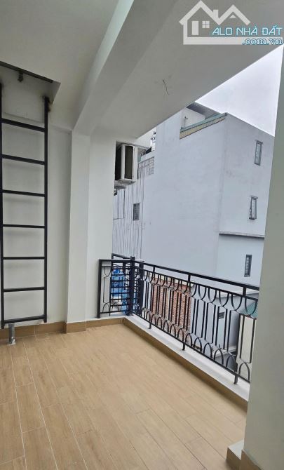 TRƯƠNG ĐỊNH, SÁT Ô TÔ, BA BƯỚC CHÂN RA MẶT PHỐ CÁCH BÃI ĐỖ XE 30M 5 TẦNG 40M2 7,6 TỶ - 3