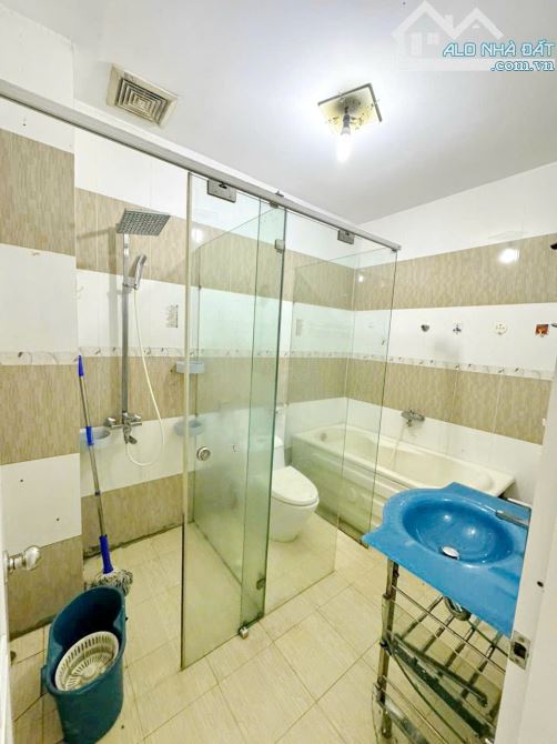 Bán CHDV 4 lầu mặt tiền đường Phạm Thị Tánh Phường 4 Quận 8 - 3