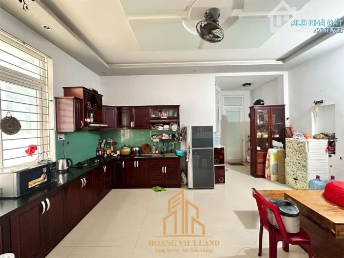 Bán nhà mặt tiền mặt tiền 1 trệt 3 lầu - đường Hà Huy Tập  - Diện tích : 7,7x30m  - Thổ cư - 3