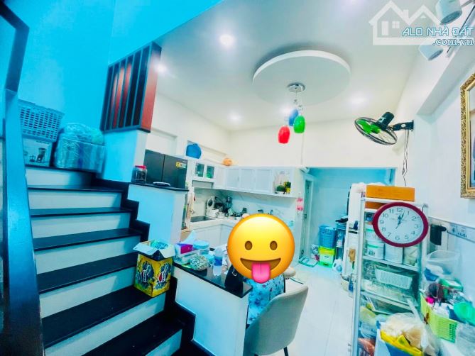 NHÀ ĐẸP 2 TẦNG, 45M2 - BỆNH VIỆN HỒNG ĐỨC, SÁT HẺM Ô TÔ - 4 tỷ 7 NHỈNH - 3