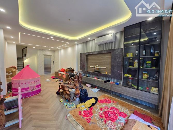 Cần Tiền! Bán nhà Thành Thái, Ngõ thông, Phân Lô, ô tô đỗ, Thang Máy KD, 48m2 6T MT 4.6m - 3