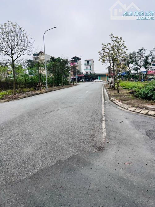 BÁN PHÂN LÔ VỈA HÈ-KINH DOANH- Ô TÔ TRÁNH- KIM SƠN- GIA LÂM- 80m2-6,35 tỷ - 3