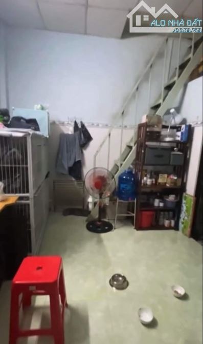 BÁN NHÀ NHỎ TÂN BÌNH - CHỈ 1.X TỶ - LẠC LONG QUÂN - SHR - NHÀ NỞ HẬU - 2 TẦNG CÓ LAN CAN - 3