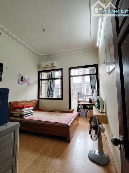 BÁN NHÀ NGUYỄN VĂN CỪ - Khu Cán Bộ -4 tầng -Oto ngang cửa- 41m2- chỉ nhỉnh 10T - 3