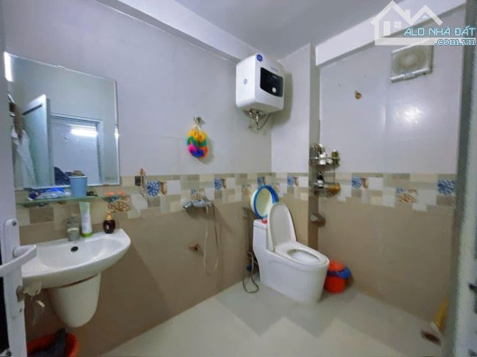 SIÊU HIẾM - NHÀ ĐẸP PHỐ HÀO NAM - 50M RA Ô TÔ - 5 TẦNG DÂN XÂY CHẮC CHẮN - Ở NGAY - KINH D - 3
