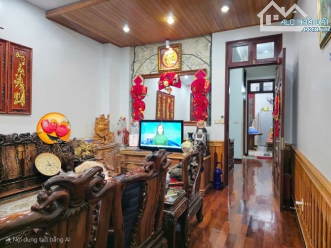 Bán nhà Phùng Chí Kiên - Nội thất đẳng cấp - ô tô dừng đỗ - phân lô - an ninh - có 1 0 2 - 3