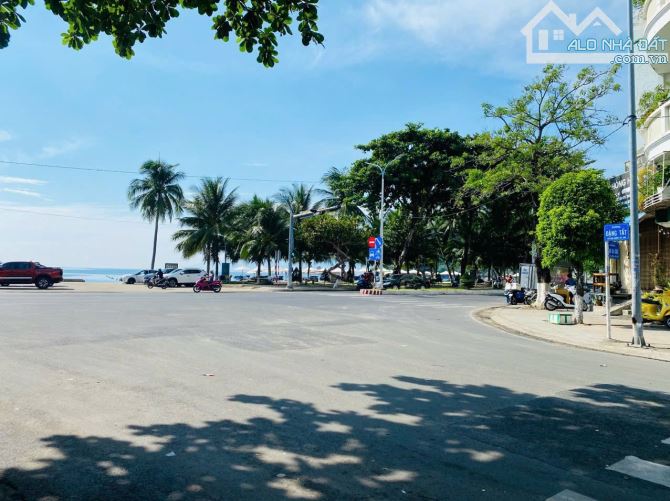 Bán Nhà Mặt Tiền kinh doanh 3 tầng đường Đặng Tất,Nha Trang  Ngang gần 7m. Diện tích: 65m2 - 3