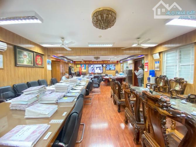 BÁN TÒA VĂN PHÒNG NGOẠI GIAO ĐOÀN - 6 TẦNG - THANG MÁY - Ô TÔ TRÁNH - VỈA HÈ RỘNG . 130M - 3