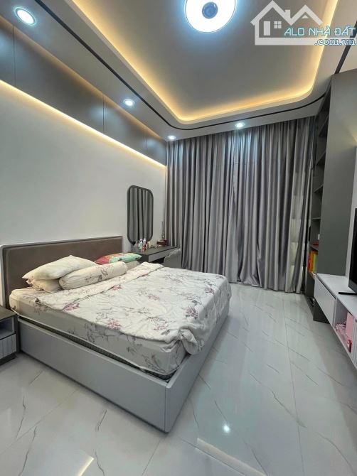 NHÀ 01 TRỆT 02 LẦU NGUYỄN TRÃI - VỊ TRÍ ĐẸP - 7,78x18,5m(NỞ HẬU 16M) - 4
