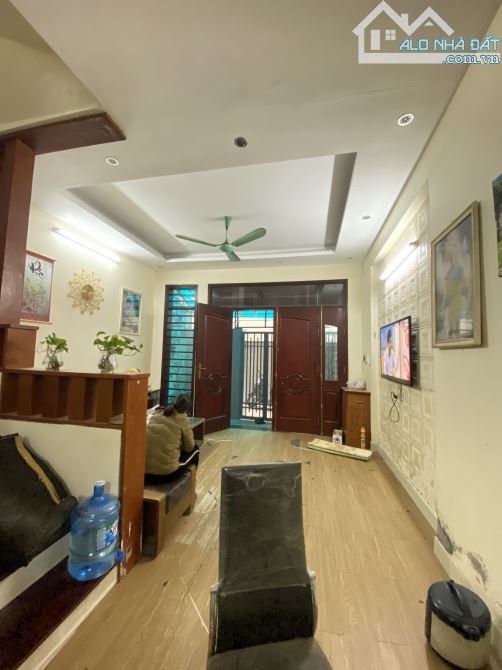 BÁN NHÀ DÂN XÂY Lạc Long Quân, Cầu Giấy 40m 5T MT5m. 8.7 tỷ - 4