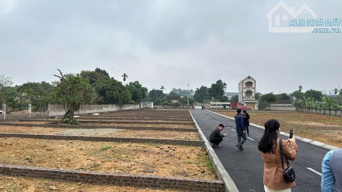 Chủ đầu tư bán 100m2, MT 10m giá 3,85 tỷ ,full thổ cư Hòa Lạc Quốc Oai.Phân lô ôtô chạy vò - 4