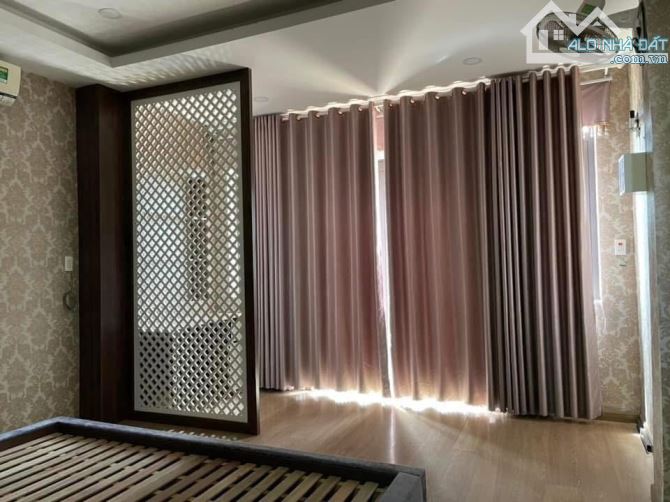 BÁN NHÀ MỚI 4 LẦU MẶT TIỀN HÙNG VƯƠNG (GIAO VỚI NGUYỄN CÔNG TRỨ). DT:4,7x29M. GIÁ: 8,2 TỶ - 4