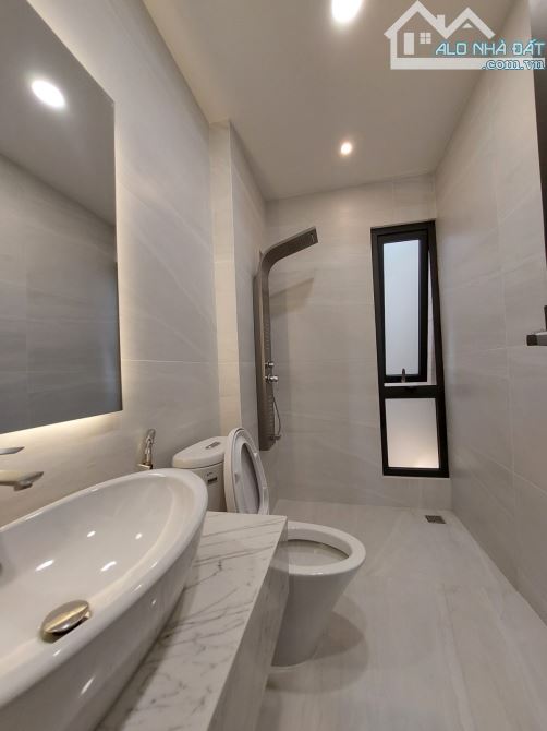 THÀNH THÁI , QUẬN 10 , 4 TẦNG , DT 4m x 15m , GIÁ 10.7 TỶ - 3