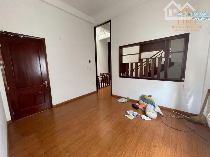 BÁN NHÀ 3 LẦU ĐƯỜNG LÝ CHÍNH THẮNG. DT:6x17,7M. GIÁ: 7,5 TỶ - 4