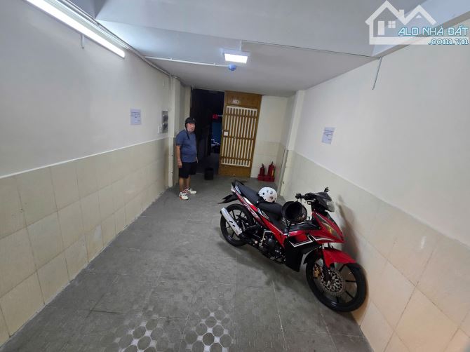 NHÀ 3 LẦU ST , 8PN CÓ THANG MÁY THU NHẬP 45TR/TH NGUYỄN THỊ THẬP Q7 - 4