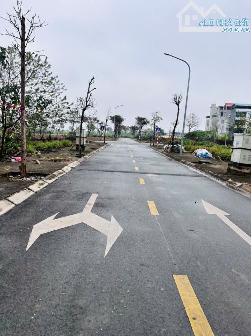 BÁN PHÂN LÔ VỈA HÈ-KINH DOANH- Ô TÔ TRÁNH- KIM SƠN- GIA LÂM- 80m2-6,35 tỷ - 4