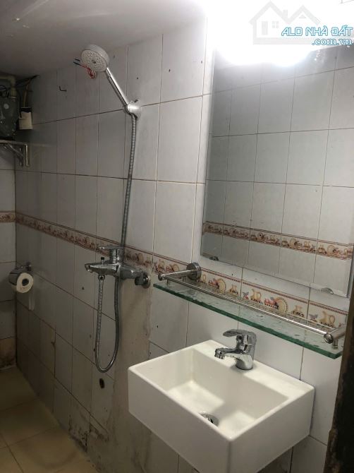 1 tỷ có ngay hộ khẩu Đống Đa - Phố Nguyễn Lương Bằng, 3 tầng x 12m, 2 ngủ, 100m ra ô tô - 4