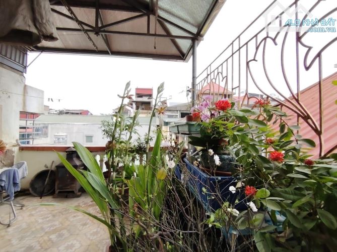 BÁN NHÀ NGUYỄN VĂN CỪ - Khu Cán Bộ -4 tầng -Oto ngang cửa- 41m2- chỉ nhỉnh 10T - 4
