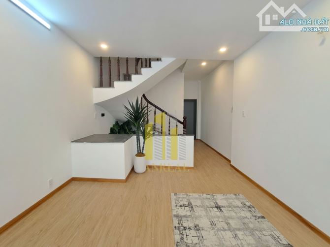 Nhà mặt tiền Đỗ Quang 3 lầu - nhà mới giá 50 triệu/th - 4