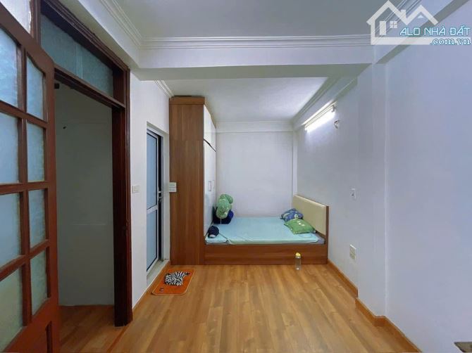 SIÊU HIẾM - NHÀ ĐẸP PHỐ HÀO NAM - 50M RA Ô TÔ - 5 TẦNG DÂN XÂY CHẮC CHẮN - Ở NGAY - KINH D - 4