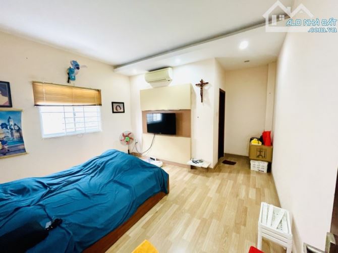 CÁCH MẶT TIỀN 1 CĂN - XE HƠI TRÁNH - CHDV - KẾ QUẬN 1 - CHỈ 12.5 Tỷ - 5