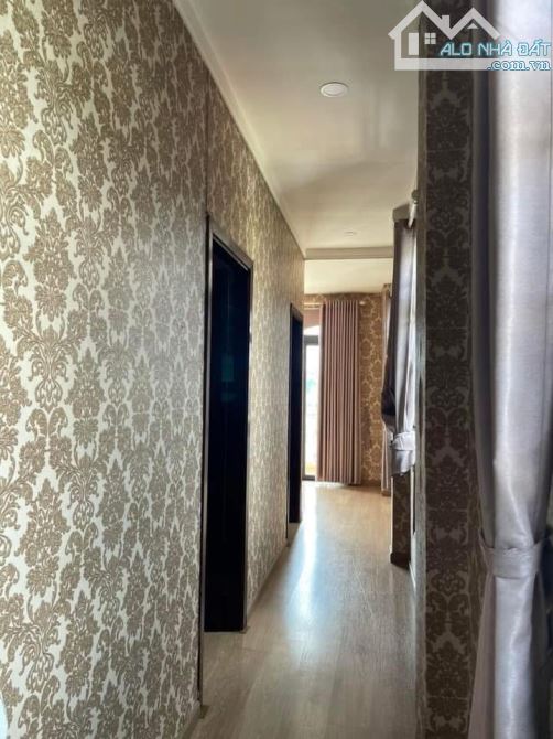 BÁN NHÀ MỚI 4 LẦU MẶT TIỀN HÙNG VƯƠNG (GIAO VỚI NGUYỄN CÔNG TRỨ). DT:4,7x29M. GIÁ: 8,2 TỶ - 5