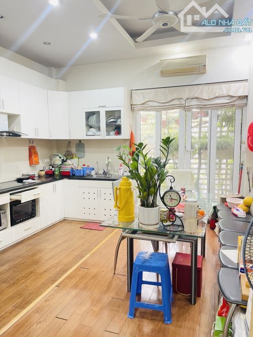 Phân Lô Kinh Doanh , gara 3 ô tô , Lê Văn Thiêm ,TX , 60m ,5 tầng nhỉnh 18 tỷ - 5