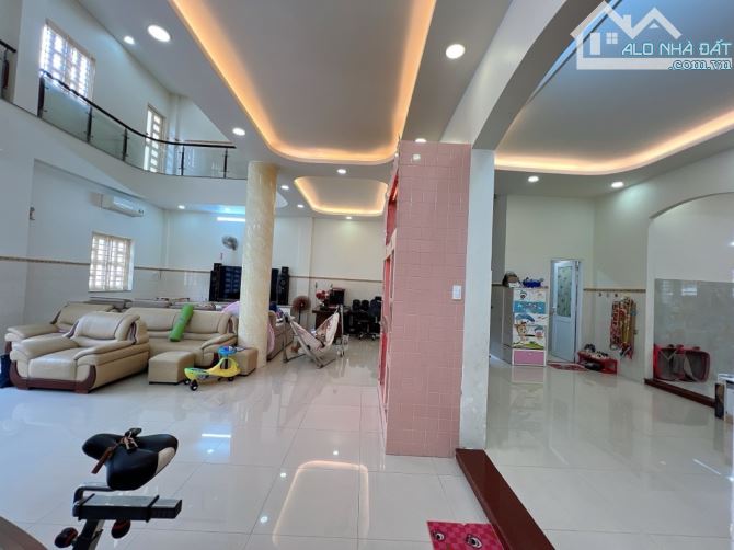 MẶT TIỀN NGUYỄN VĂN LINH - TÂN THUẬN TÂY Q7 - 152M2 NGANG 8M - DÒNG TIỀN SẴN - CHỈ 16 TỶ - 5