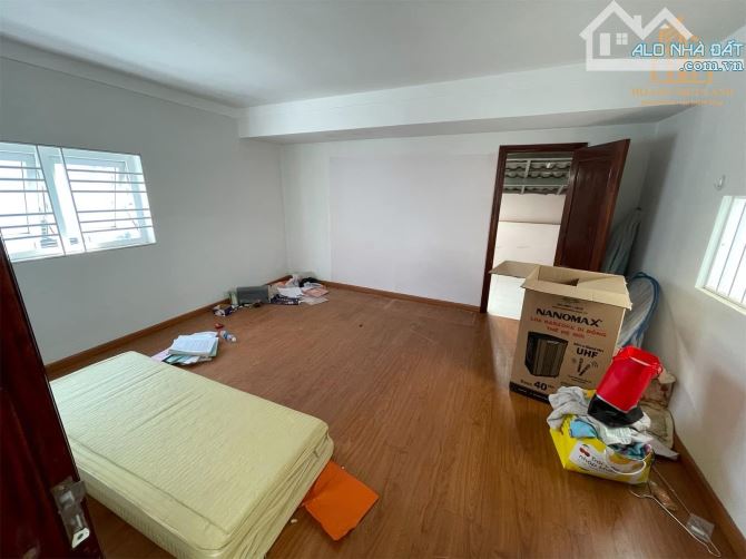 BÁN NHÀ 3 LẦU ĐƯỜNG LÝ CHÍNH THẮNG. DT:6x17,7M. GIÁ: 7,5 TỶ - 5