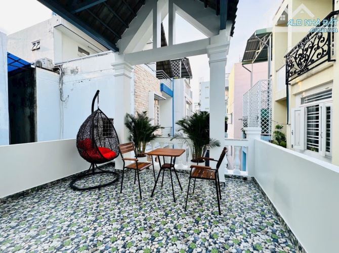 CĂN NHÀ PHỐ 3 TẦNG TUYỆT ĐẸP GIÁ RẤT MỀM GẦN CÔNG VIÊN LÀNG HOA , NHỈNH 4 TỶ - 5