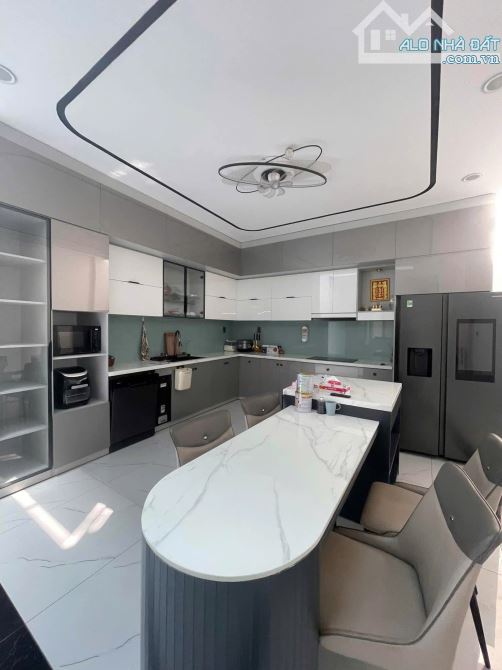 NHÀ 01 TRỆT 02 LẦU NGUYỄN TRÃI - VỊ TRÍ ĐẸP - 7,78x18,5m(NỞ HẬU 16M) - 6