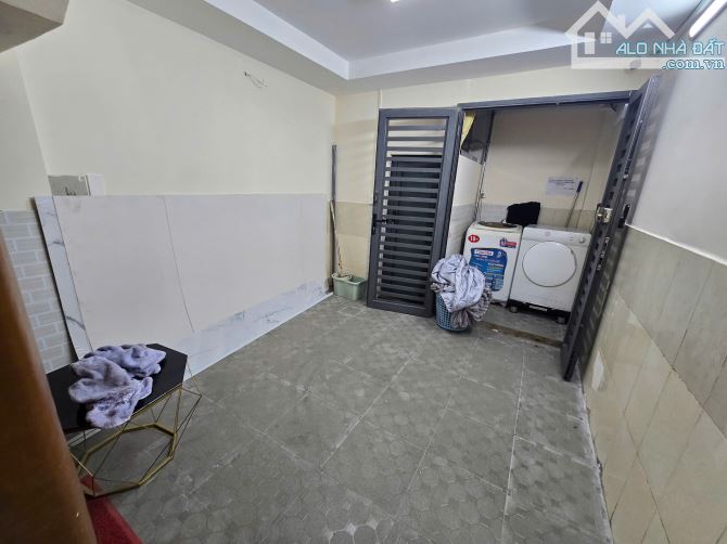 NHÀ 3 LẦU ST , 8PN CÓ THANG MÁY THU NHẬP 45TR/TH NGUYỄN THỊ THẬP Q7 - 6