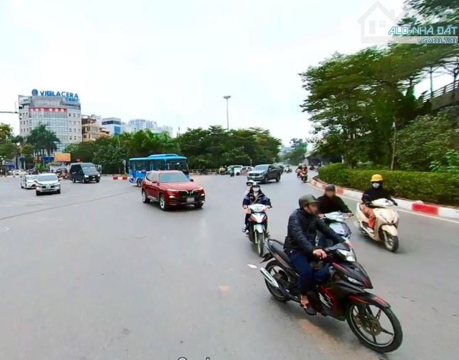 Cực hiếm, nhà đẹp Ngay nút giao Hoàng Quốc Việt,Bưởi, Lạc Long Quân nhỉnh 7 Tỷ - 6