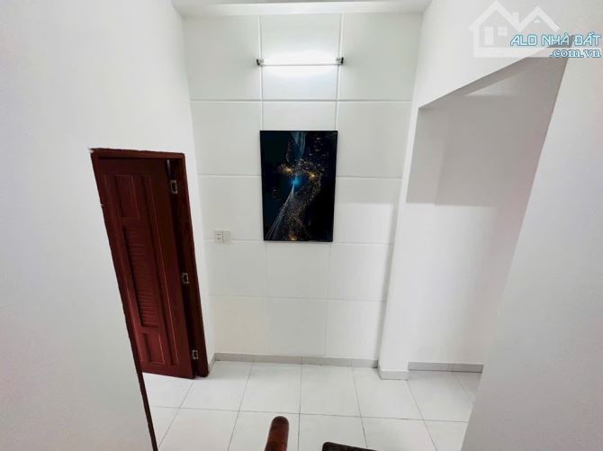 CĂN NHÀ PHỐ 3 TẦNG TUYỆT ĐẸP GIÁ RẤT MỀM GẦN CÔNG VIÊN LÀNG HOA , NHỈNH 4 TỶ - 6