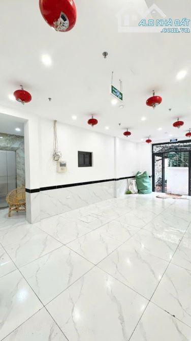 Penthouse! Toà CHDV Đường Láng, 80m2*7T, MT 4.6M, 15 phòng KK, đủ PCCC, sát phố, DT 7%/năm - 7