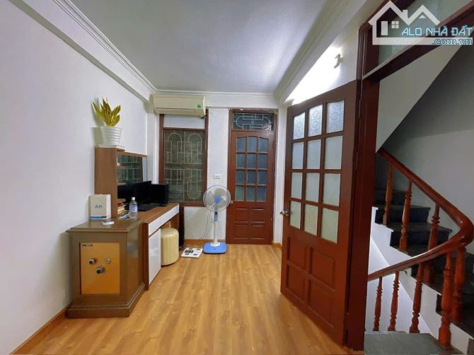 SIÊU HIẾM - NHÀ ĐẸP PHỐ HÀO NAM - 50M RA Ô TÔ - 5 TẦNG DÂN XÂY CHẮC CHẮN - Ở NGAY - KINH D - 7