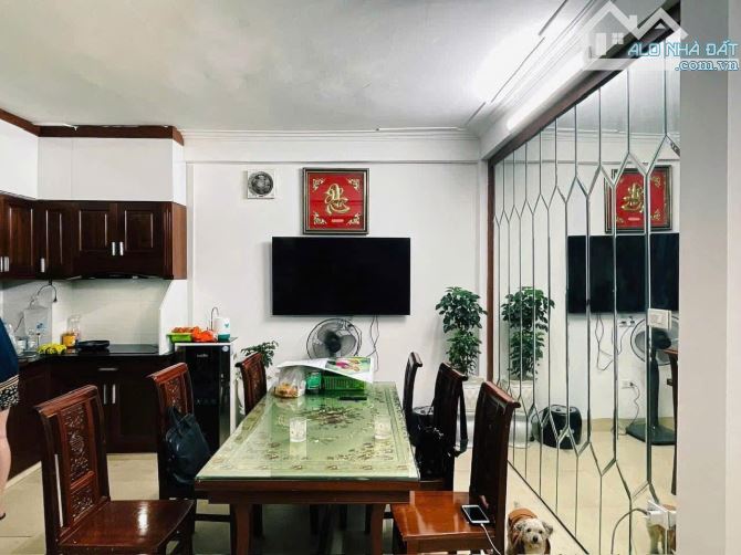 SIÊU HIẾM - NHÀ ĐẸP PHỐ HÀO NAM - 50M RA Ô TÔ - 5 TẦNG DÂN XÂY CHẮC CHẮN - Ở NGAY - KINH D - 8