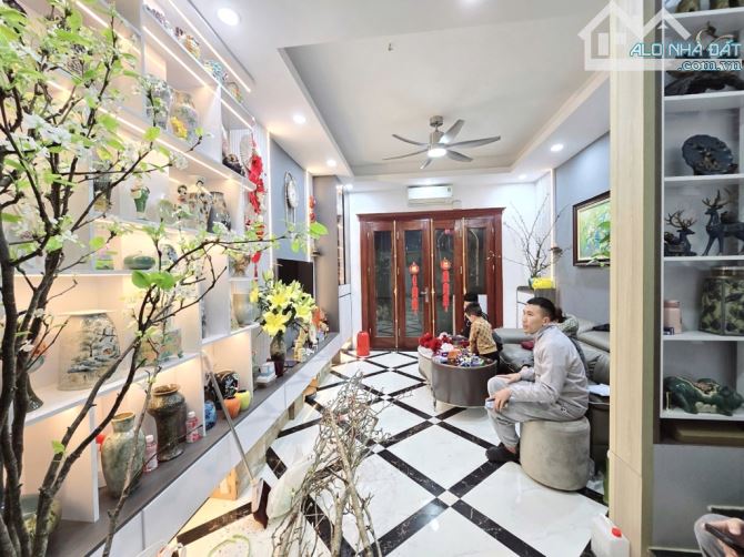 Nhà đẹp Hồ Tùng Mậu 48m. 5 tầng. Gần trường đại học lớn. Giao thông thuận tiện. 8,8 tỷ - 8