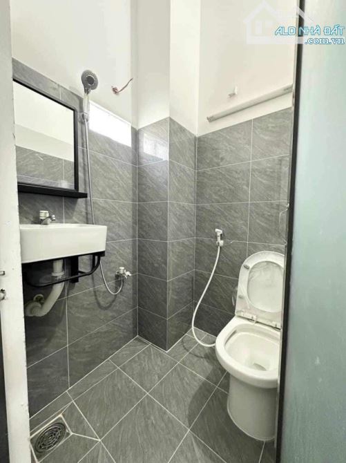 Tòa nhà HXH _ P14 Gò Vấp. DT 140m2. 6 tầng có thang máy. Ngang 8.5m nở hậu. 18.5 tỷ - 9
