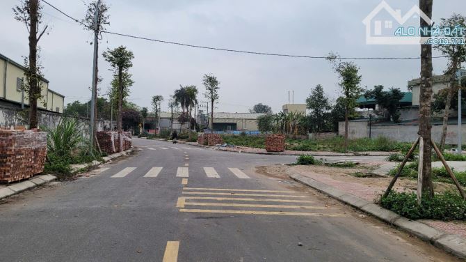Bán lô đất đấu giá tại thị trấn Quang Minh, 100m2 đất đô thị, hạ tầng, tiện ích đầy đủ
