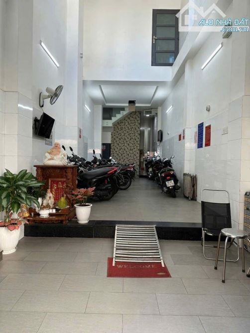 Bán nhà hẻm xe hơi Dương Bá Trạc Quận 8, 107m2, 5 tầng, 15PN CHDV.