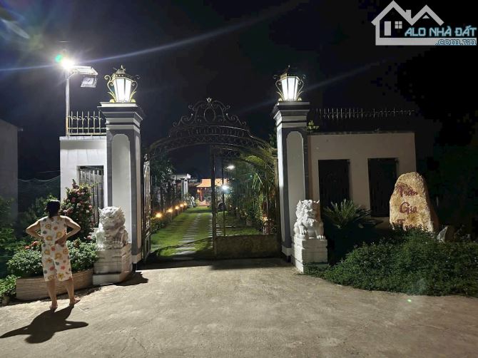 Biệt thự đẹp Củ Chi, 757m2 thổ cư, đường xe hơi,nội thất gỗ cao cấp,giá chỉ 11 tỷ TL
