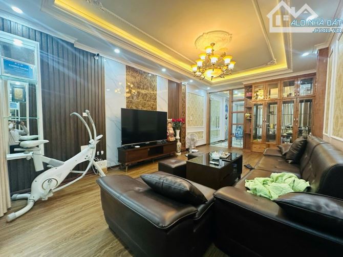 16 TỶ PHÂN LÔ 6 TẦNG NGUYỄN NGỌC NẠI – GARA Ô TÔ - THANG MÁY NHẬP – DÂN TRÍ CAO – TIỆN