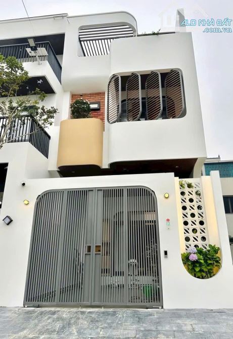 Nhà lầu đẹp phóng cánh hiện đại sổ riêng thổ cư