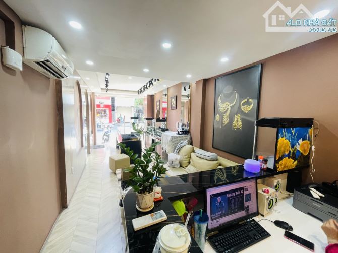 Bán nhà 2 mặt tiền Nguyễn Đình Chiểu, Nguyễn Thiện Thuật. Giá chào 28T