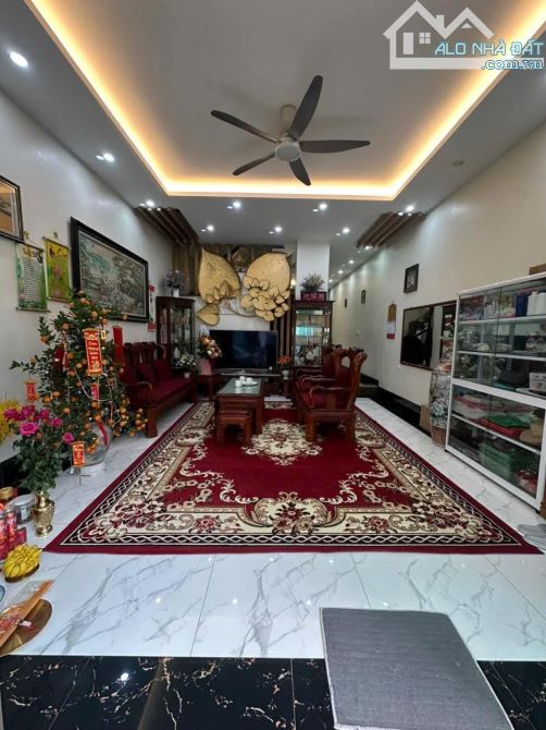 Chỉ 16tỷ - Phố Nguyễn Viết Xuân; 58m2 nhà 4 tầng - Ngõ hơn 5m
